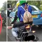 Gaya Duduk Penumpang Ojek Online Ini Nyeleneh dan Kocak Banget (sumber:Instagram/dramaojol.id)