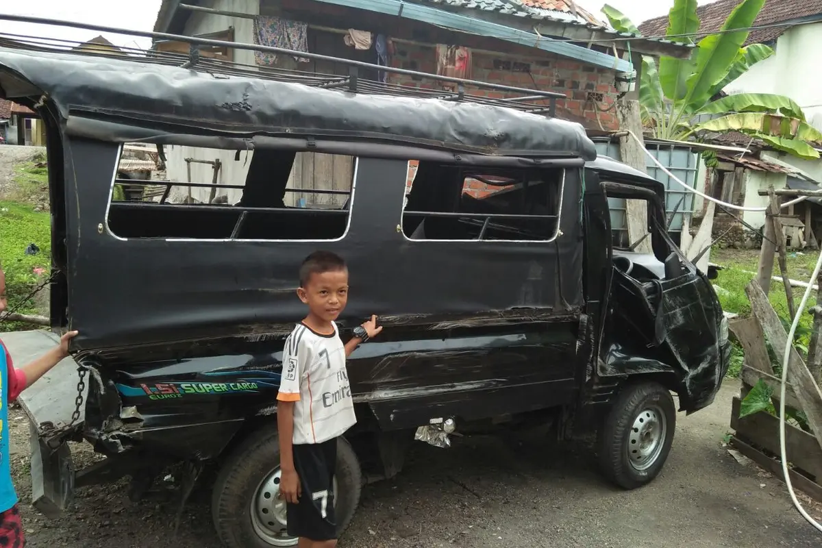 Berangkat Ujian Semester, 8 Siswa SMA Malah Ditabrak Truk Batubara