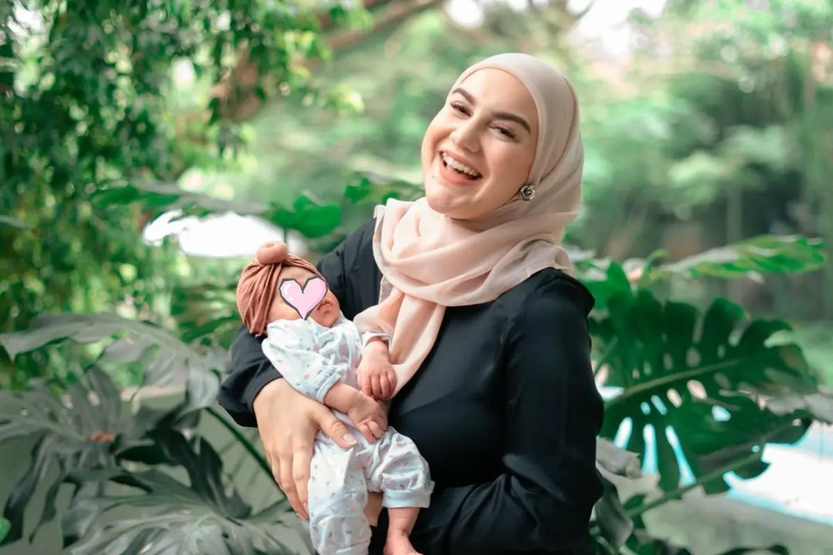 6 Potret Penampilan Irish Bella Usai Sebulan Melahirkan, Badannya Tetap Ideal