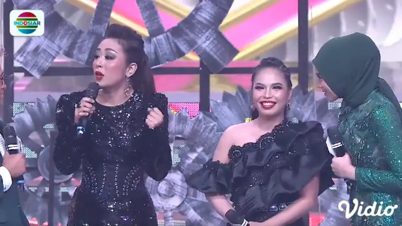 Hannah Precillas Minder Berduet Dengan Soimah Di Panggung D'Academy Asia 5. sumberfoto: Indosiar