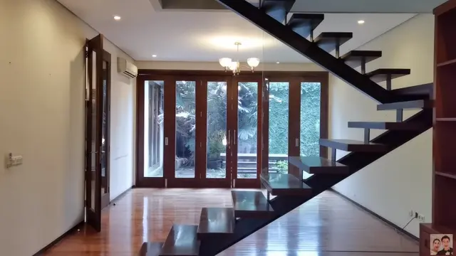 Ingin Pindah, Ini 7 Potret Rumah Baru Baim Wong yang Miliki Banyak Jendela