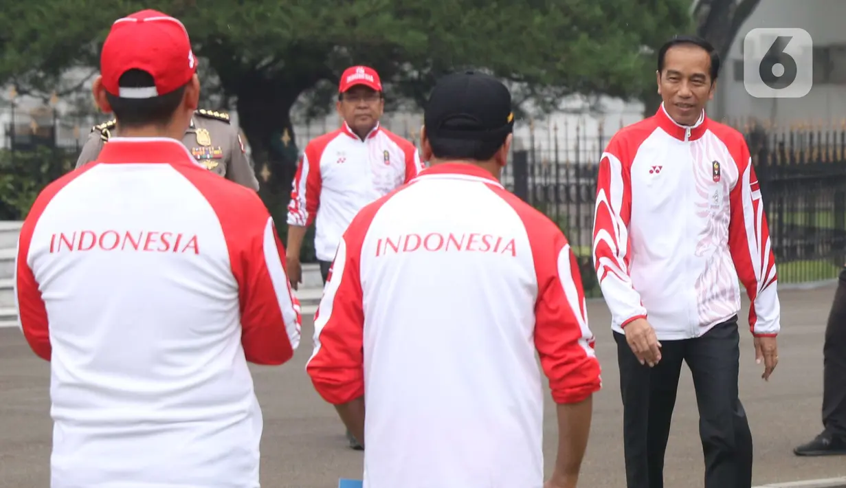 Presiden Joko Widodo atau Jokowi bersiap melakukan pelepasan Kontingen Indonesia untuk SEA Games 2019 Filipina di Istana Bogor, Jawa Barat, Rabu (27/11/2019). Sebanyak 841 atlet Indonesia akan bertanding pada SEA Games Filipina di 51 cabang olahraga. (Liputan6.com/Angga Yuniar)