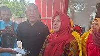 Politikus Partai Golkar sekaligus Wakil Ketua DPRD Lampung, Ririn Kuswantari diwawancarai usai mengikuti uji kelayakan sebagai calon bupati di PDI Perjuangan Lampung. Foto : (Liputan6.com/Ardi).