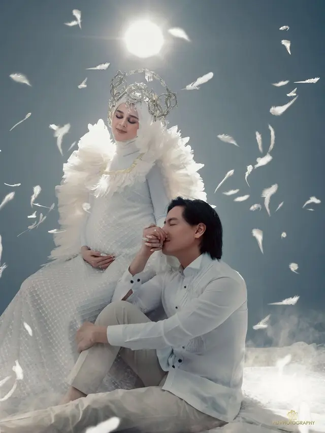 Potret Maternity Shoot Cut Meyriska dan Roger Danuarta