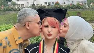 Maureen Anak Natalie Sarah Wisuda, Penuh Bahagia
