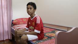 Ibrahim Zikri berkesempatan unjuk gigi di hadapan para pemadu bakat Manchester United dalam kegiatan bertajuk Manchester United Soccer School World Skills Final 2015. (Bola.com/Vitalis Yogi Trisna)