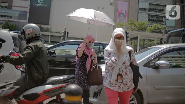 Potret Warga Jakarta Saat Dilanda Suhu Panas