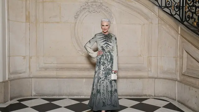 6 Tampilan Seleb Hadiri Dior Haute Couture Autumn/Winter 2022-2023 Fashion Show, Naomi Watts hingga Maye Musk