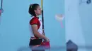 Atlet panjat tebing Indonesia, Desak Made Rita Kusuma Dewi bersiap memulai lomba menghadapi wakil Prancis, Capucine Viglione pada babak kualifikasi cabor panjat tebing nomor speed putri Olimpiade Paris 2024 di Le Bourget, Paris, Senin (5/8/2024). (Dok. NOC Indonesia)