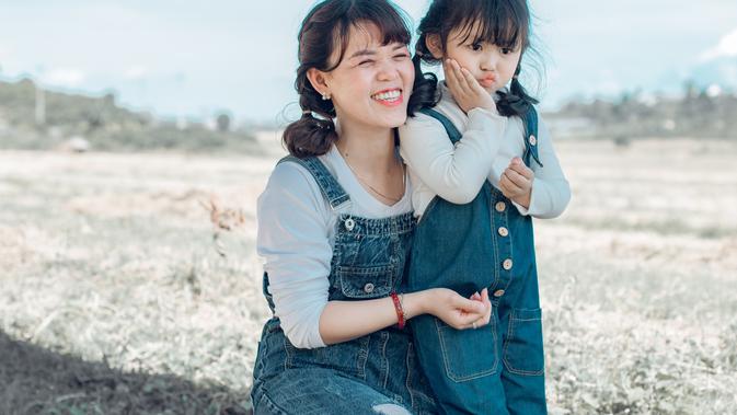 ilustrasi ibu anak/Photo by Zun Zun from Pexels
