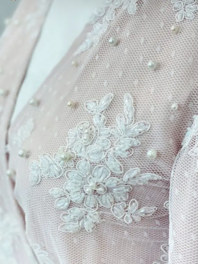 Robe Lesti di hari Pernikahan saat makeup/dok. Instagram @mandmateiler