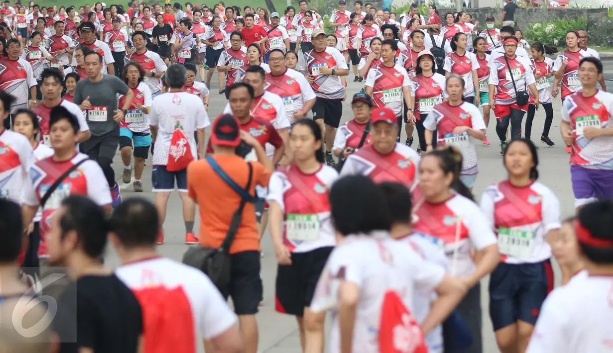Sebanyak 5.600 peserta mengikuti acara lomba lari Joyful Run 2017 di Alam Sutera, Tangerang Selatan, Minggu (7/5). Acara tersebut diselenggarakan sebagai pre-event Asian Youth Day di Yogyakarta. (Liputan6.com/Helmi Afandi)