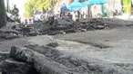 Saat banjir surut, beberapa ruas jalan di Kabupaten Sampang, Madura mengalami kerusakan. 