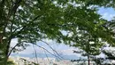 <p>Sejak di Korea Selatan, penampilan Kyra banyak berubah. Sang ayah pun mengaku pangling dengan penampilan Kyra. [Foto: instagram/kyrawahab]</p>