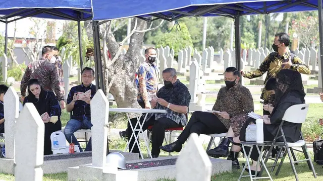 Jelang Ramadan, Ini 6 Momen SBY Kunjungi Makam Ani Yudhoyono