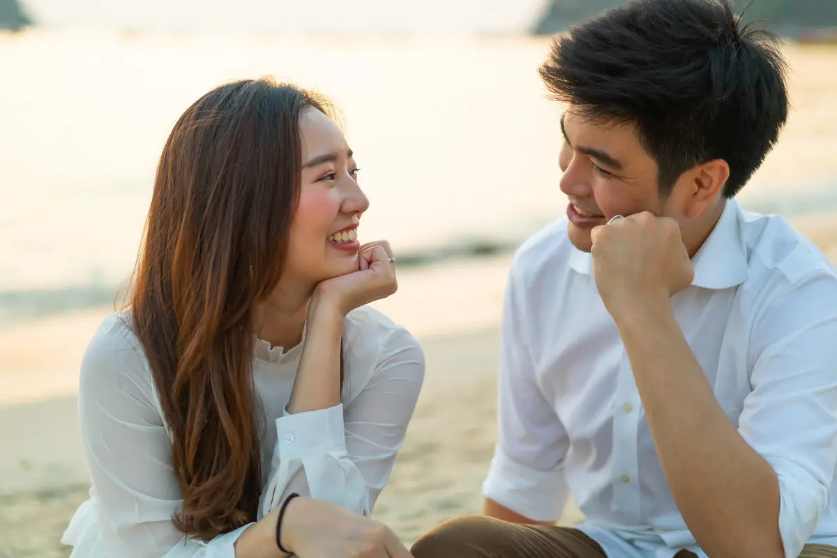 perempuan dan pasangan 12 juni