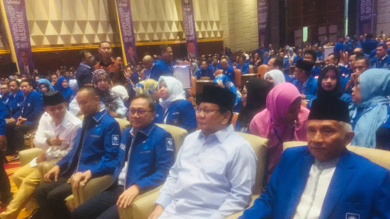 Prabowo Subianto bersama Ketua Umum PAN Zulkifli Hasan dan Amien Rais. (Liputan6.com/Delvira Hutabarat)