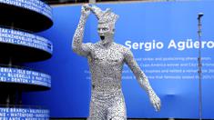 Manchester City telah meluncurkan patung Sergio Aguero untuk menandai peringatan 10 tahun kemenangan dramatis klub atas Queens Park Rangers (QPR). (Martin Rickett/PA via AP)