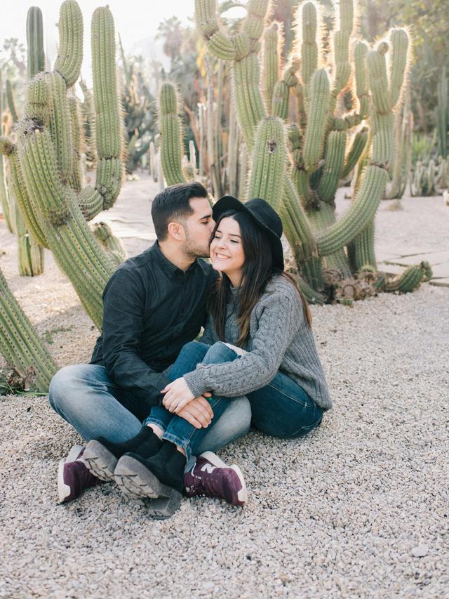 pasangan cinta bahagia kencan romantis mencintai jatuh cinta