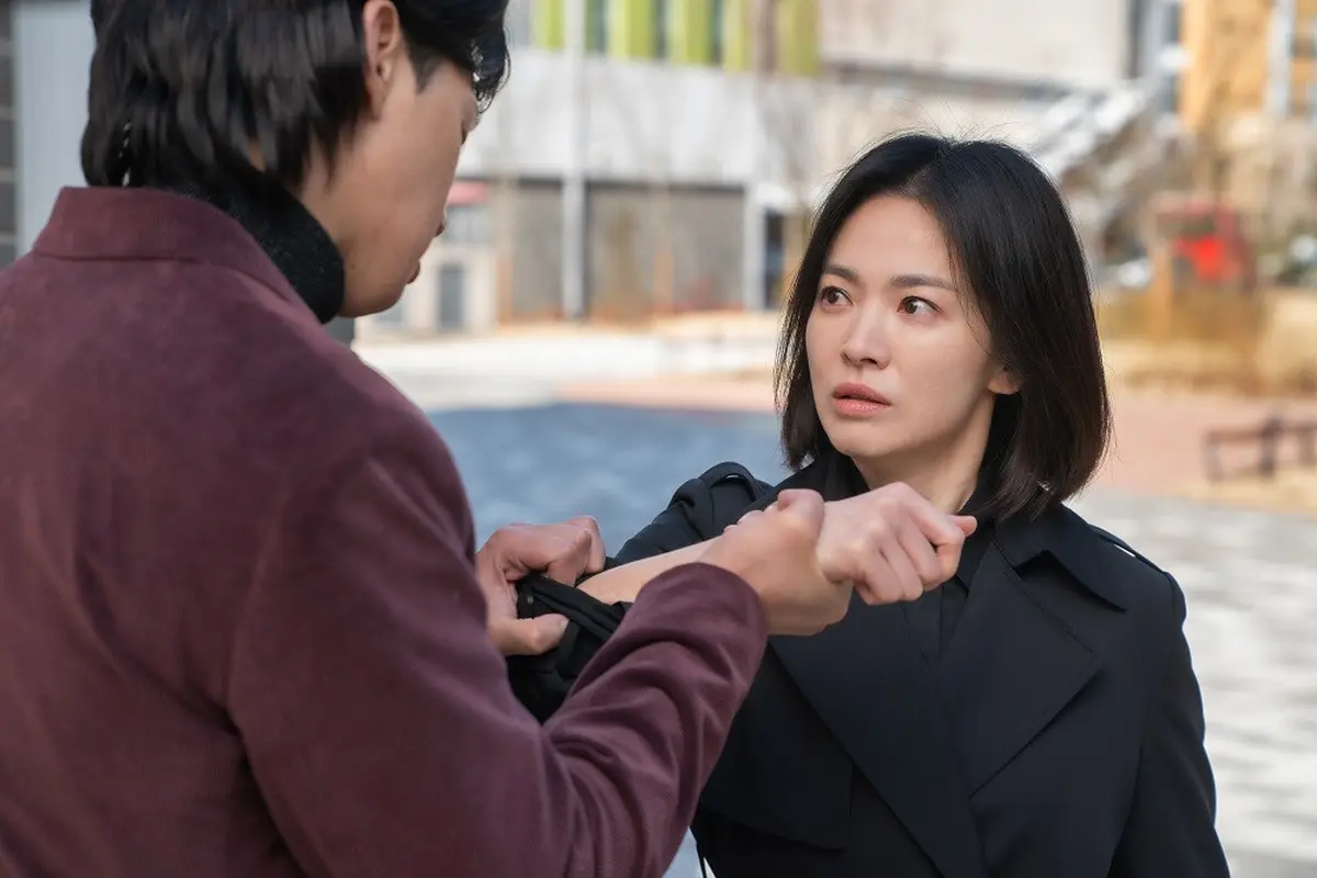 Song Hye Kyo dalam serial The Glory. (Foto: Graphyoda/Netflix)