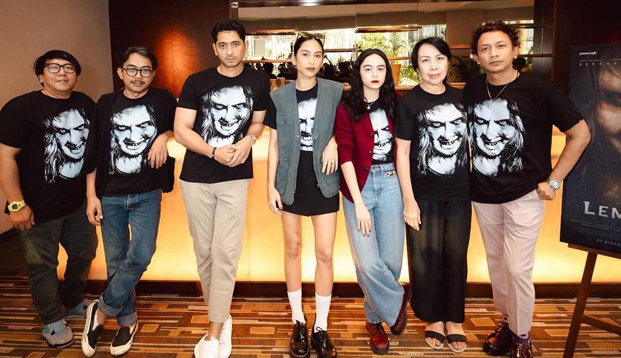 Jajaran pemain film Lembayung pun tak kaleng-kaleng. Sederet nama populer seperti Arya Saloka, Oka Antara hingga Yasamin Jasem dan Taskya Namya yang digaet sebagai dua pemain utama. Baim mengaku sempat kesulitan mencari pemain karena jadwal padat. Meski begitu, ia tak sembarangan saat memilih semua pemainnya. (Liputan6.com/IG/@baimwong)