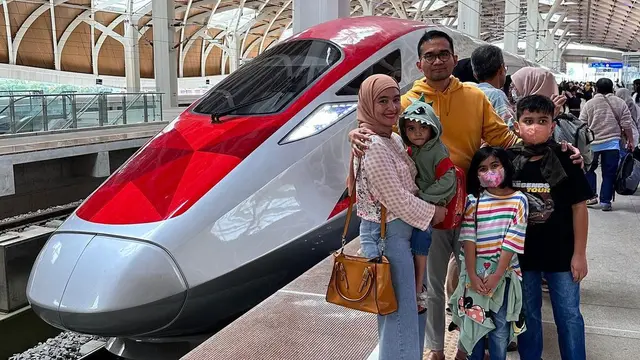 Intan Nuraini dan keluarga (Instagram/intan_nuraini23)