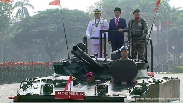 Presiden Jokowi memimpin upacara peringatan HUT ke-78 TNI di Monas, Jakarta, Kamis (10/5/2023).