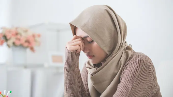 Kiat Meredakan Sakit Kepala tanpa Membatalkan Puasa
