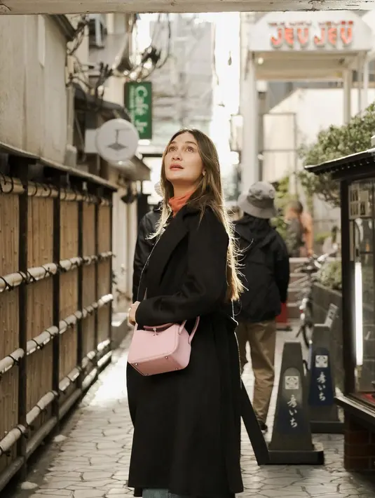 Luna berfoto di kawasan Sendai untuk mencicipi ragam kuliner di sana. (Foto: Instagram/ lunamaya)
