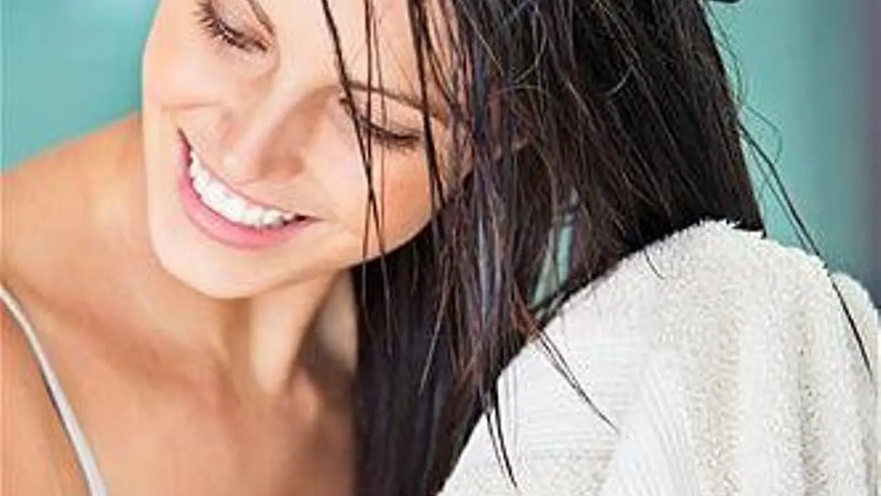 Kerugian tidur dengan rambut basah