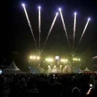 Walau sempat diguyur hujan, para pengunjung soundfest Experience: Bogor tak patah semangat.