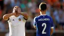 Penyerang sayap Valencia, Sofiane Feghouli, akan habis kontraknya akhir tahun ini. Chelsea dan MU berniat ingin merekrutnya. (AFP/Jose Jordan)