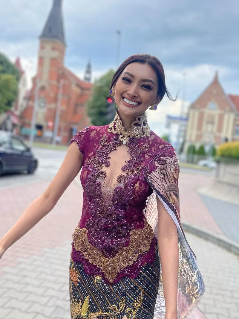 Pesona Adinda Cresheilla Pakai Kebaya di Miss Supranational 2022, Raih Top 15 Miss Elegance