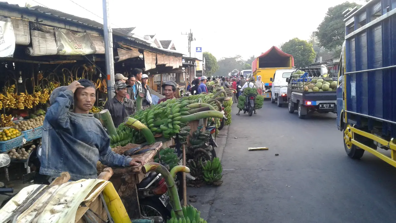 Pedagang 2 Pasar Tumpah Lumajang Enggan Pindah Selama Musim Mudik