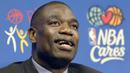 Mantan bintang NBA, Dikembe Mutombo tutup usia setelah berjuang melawan kanker otak pada 30 September 2024. Mutombo meninggal pada usia 58 tahun di Atlanta. (AFP/Stan Honda)