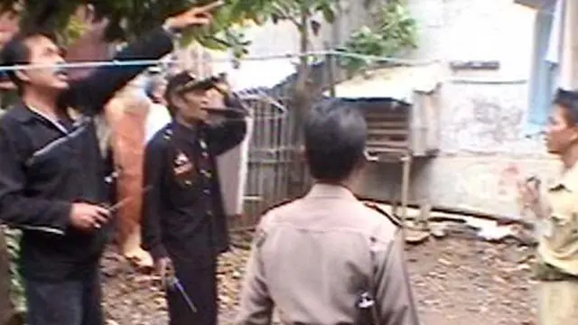 Warga Palmerah Memburu Seekor Kera Liar