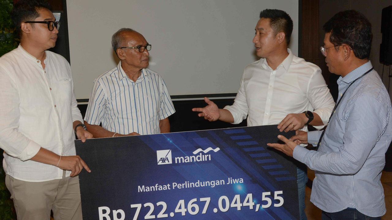 AXA Mandiri Bayar Klaim untuk Nasabah dengan Tiga Polis