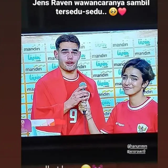 Bawa Indonesia Juara Piala AFF U-19, Jens Raven Bikin Heboh Peluk Presenter TV Saat Diwawancara.