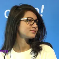 Pevita Pearce memiliki hobi yang berbeda dari wanita lainnya. Sudah dua minggu terakhir ini, Pevita asyik bermain futsal bersama teman-teman kantornya. Bahkan kulit mulusnya sempat lecet akibat bermain futsal.