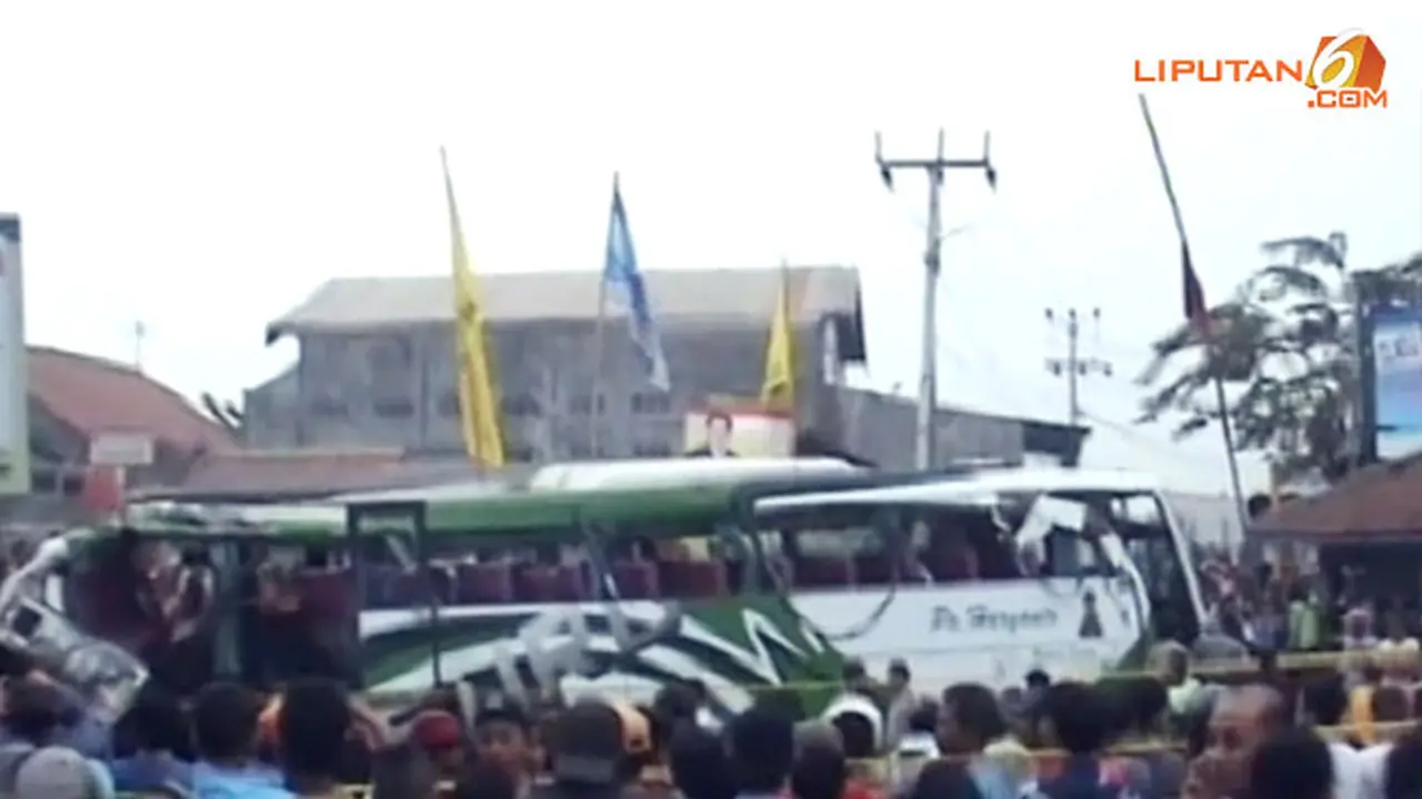 Bus Tertabrak Kereta  - Liputan6 Siang