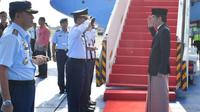Berikut penampilan Jokowi dalam balutan kain sarong saat kunjungan kerja ke Pekalongan. (Foto:Biro Pers Kepresidenan)