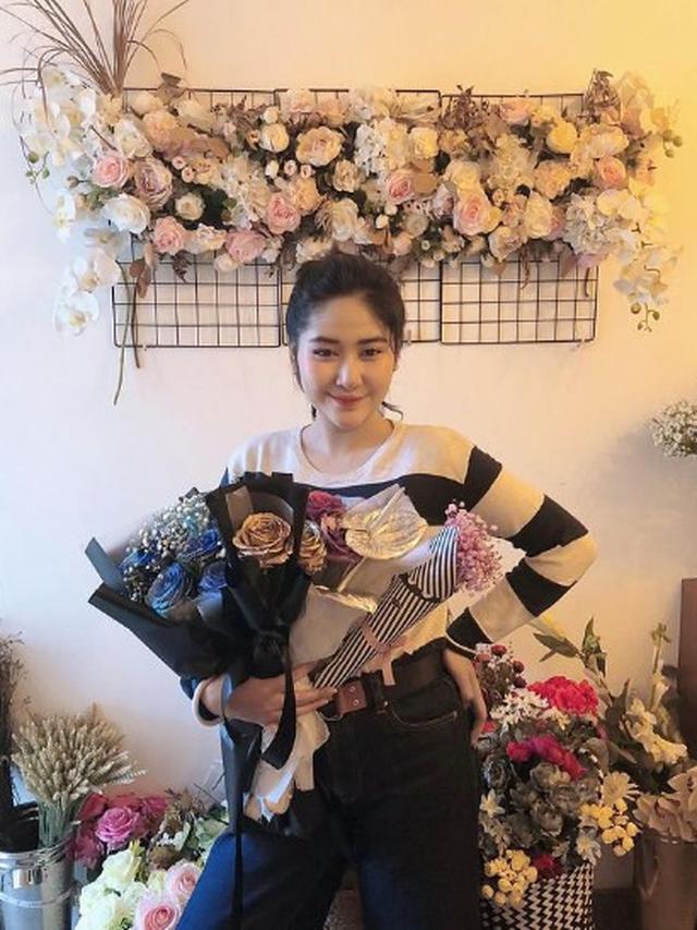 7 Pesona Cica Andjani, Istri Ricky Soebagdja yang Lebih Muda 26 Tahun