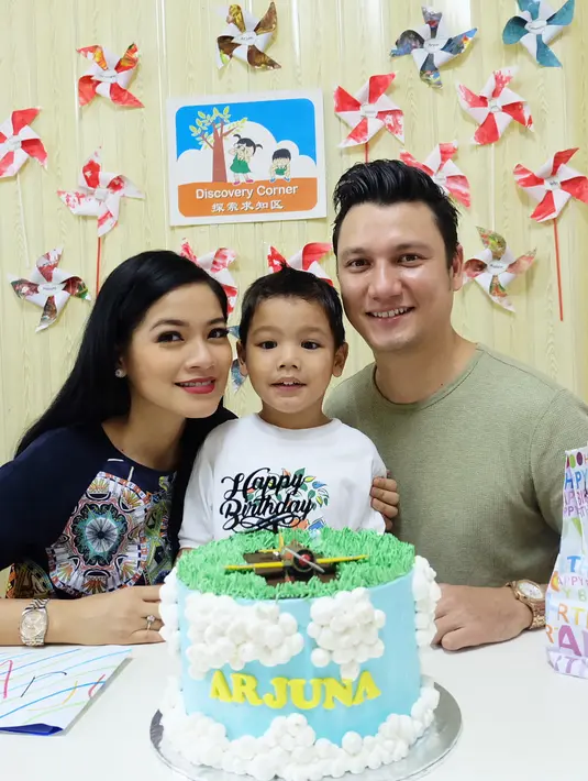Arjuna Zayan Sugiono dan Kai Attar Sugiono membuat rumah tangga Titi dan Tian semakin lengkap. (Foto: instagram.com/titi_kamall)