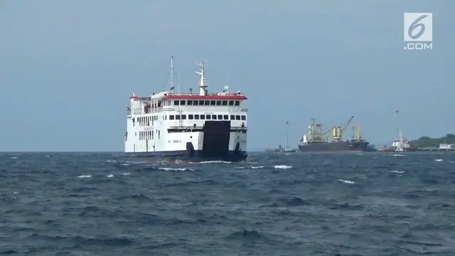 VIDEO: Menegangkan, Kapal Ferry di Kupang Diterjang Cuaca Ekstrem