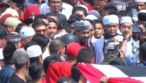 Muzakir Manaf - Teuku Ahmad Khalid mendaftar jadi cagub dan cawagub Aceh. (Liputan6.com/Windy Phagta)
