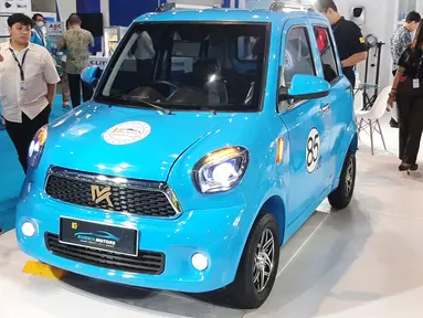 Dilihat dari desainnya, mobil ini seperti mengarah ke hatchback legendaris asal Inggris yaitu Mini Cooper. Walaupun ia sebuah mobil listrik, K-Kooper tetap dibekali aksen grill besar di depan. pada bagian bumper sudah disematkan fog lamp guna menambah pencahayaan saat malam hari.