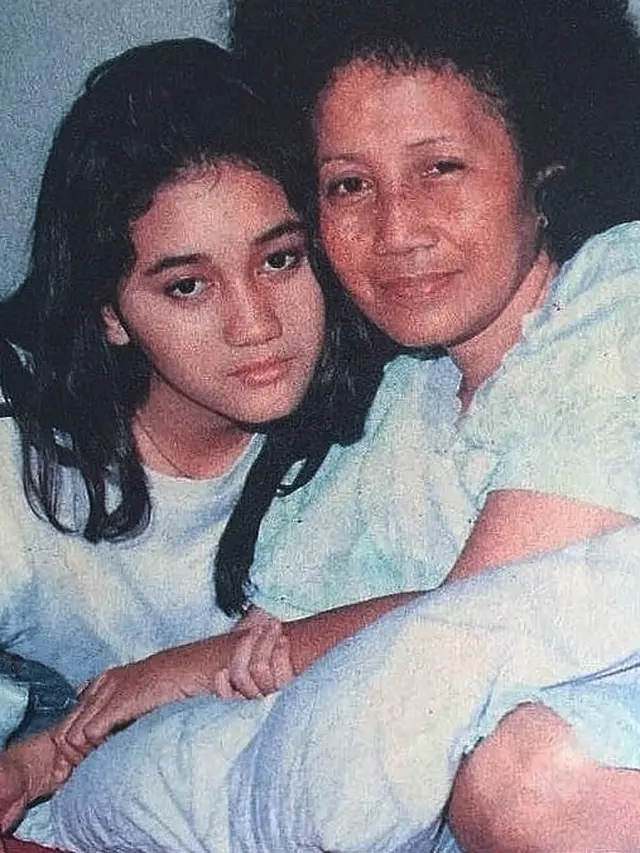 Nike Ardilla dan Nining Ningsihrat
