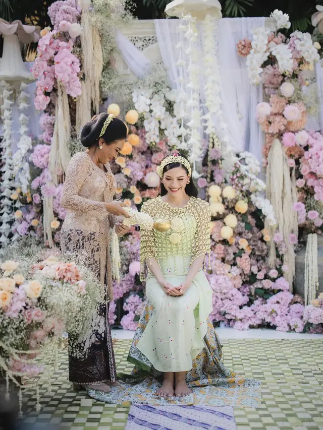 6 Pesona Keluarga Alyssa Daguise di Momen Sakral Jelang Pernikahan, Tampil Elegan