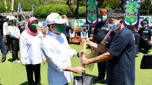 Galakkan Pemakaian Masker di Pantai Banyuwangi, Kemenparekraf Gelar Gerakan BISA