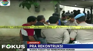 Polisi menggelar prarekonstruksi kasus pembunuhan terhadap pensiunan TNI AL di Pondok Labu, Cilandak, Jakarta Selatan.